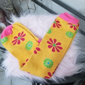3/$26♥️ New Women's Yellow Flower Print Graphic Socks